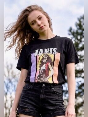Woman’s NWOT Black Janis Joplin Graphic Short Sleeve Rock Tee M